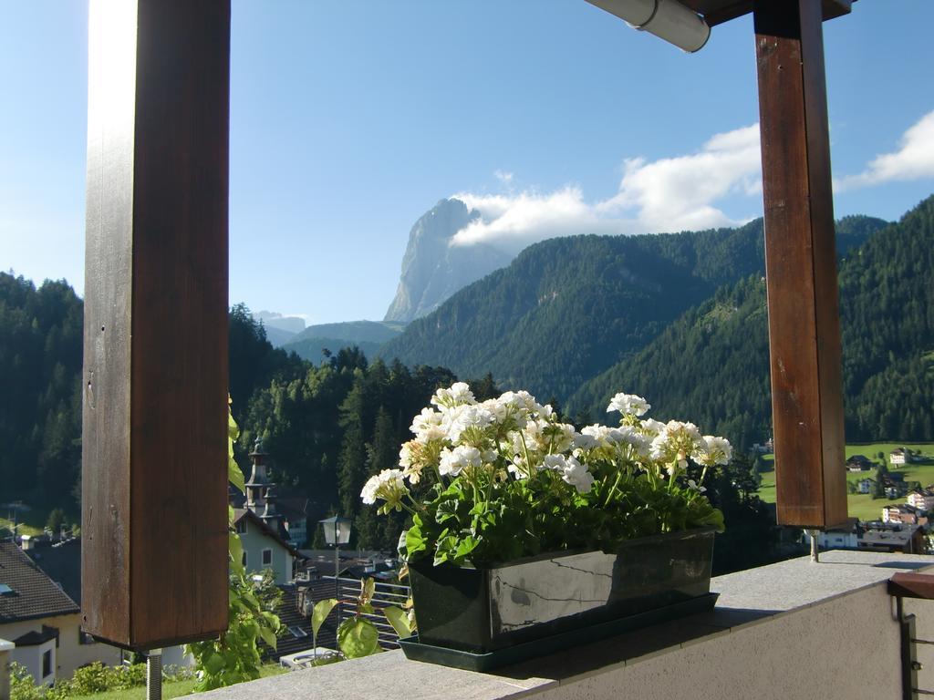 Villa Quenz Family Suites St. Ulrich in Gröden Exterior foto
