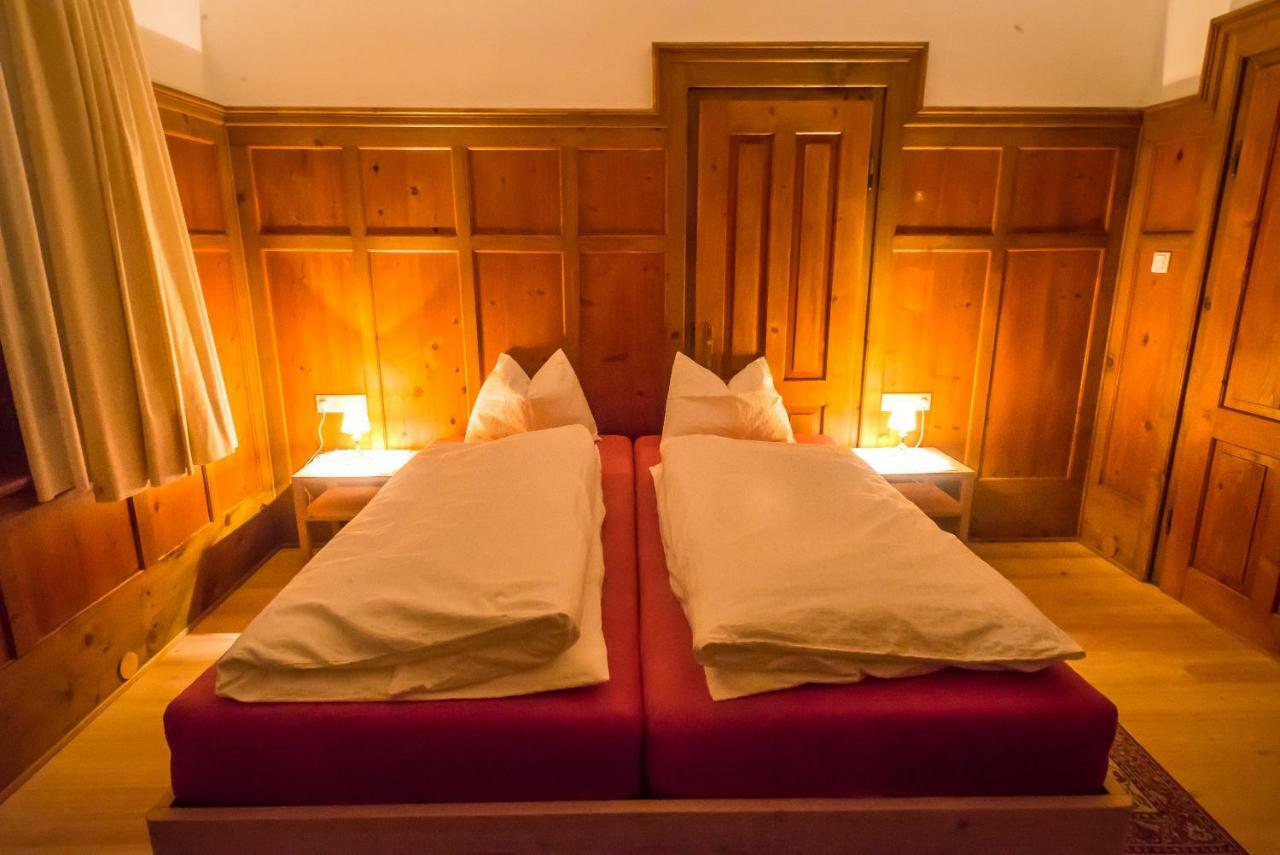 Villa Quenz Family Suites St. Ulrich in Gröden Zimmer foto
